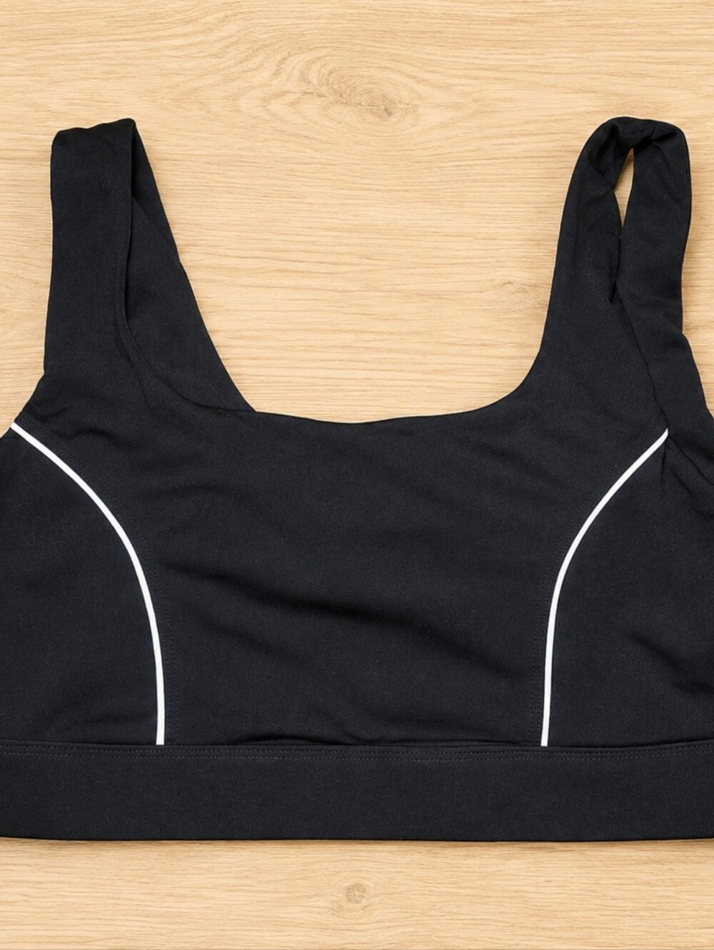 Fabletics Black Sports Bra White Contrast Trim Medium Support Activewear Women’s